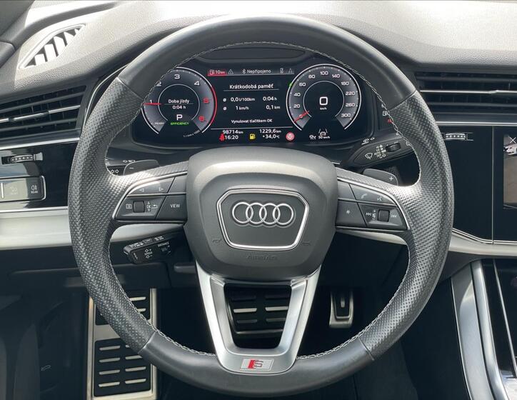 Audi Q7 8