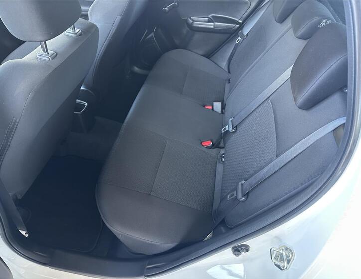 Suzuki Swift 13