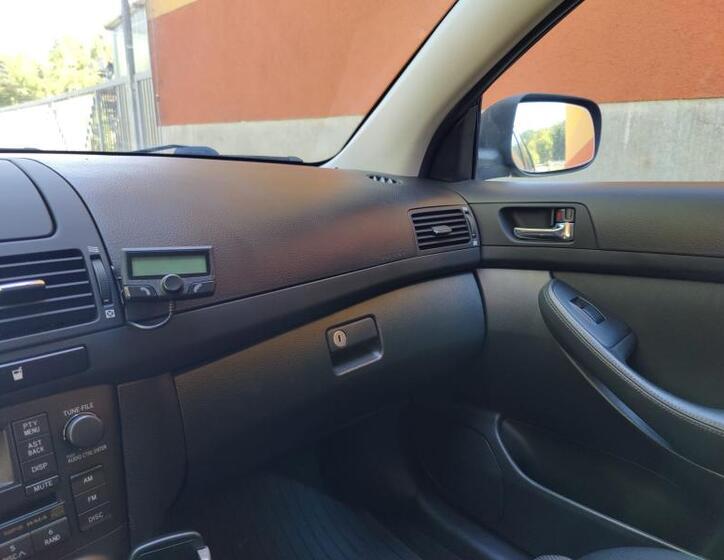 Toyota Avensis 28