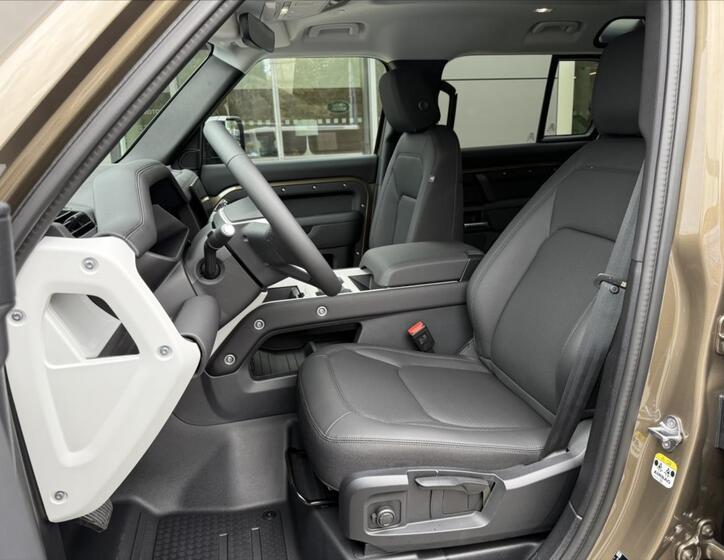 Land Rover Defender 12