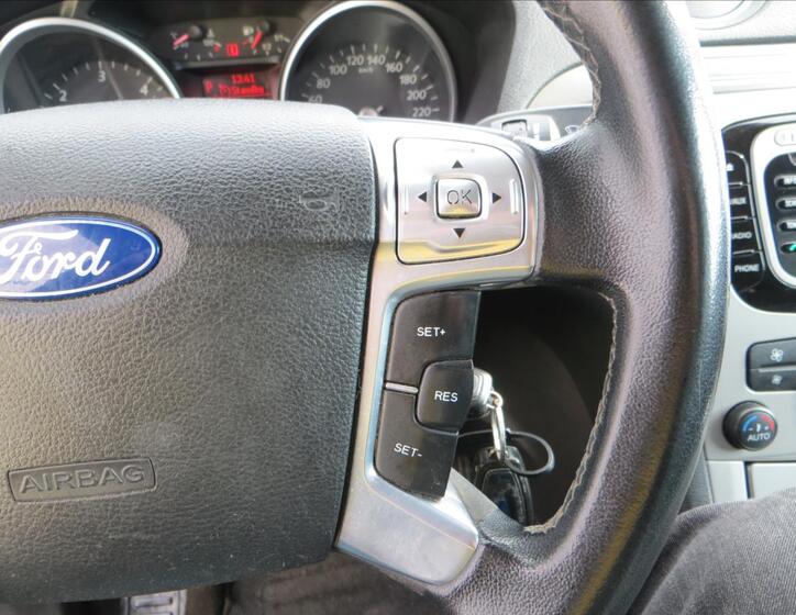 Ford Galaxy 19