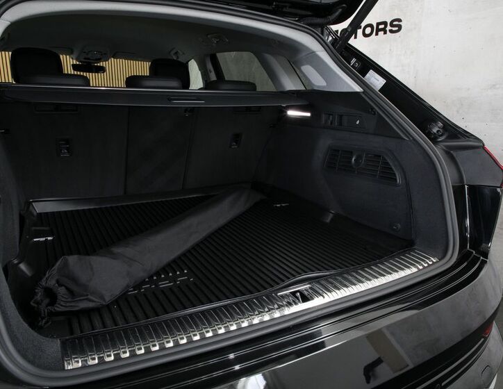 Audi e-tron 35