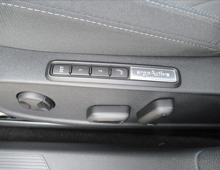 Volkswagen Golf 24