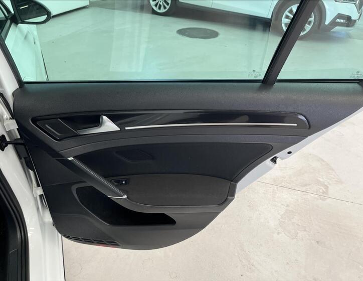 Volkswagen Golf 28