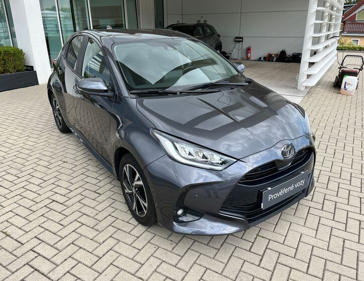 Toyota Yaris 8