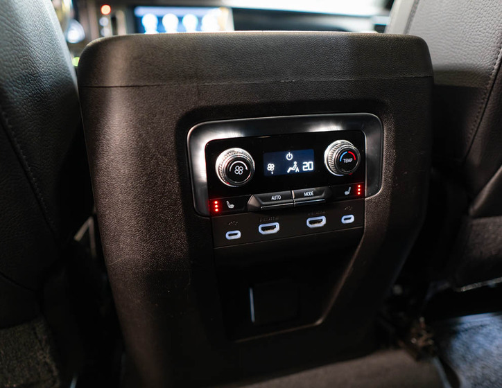 GMC Yukon 38
