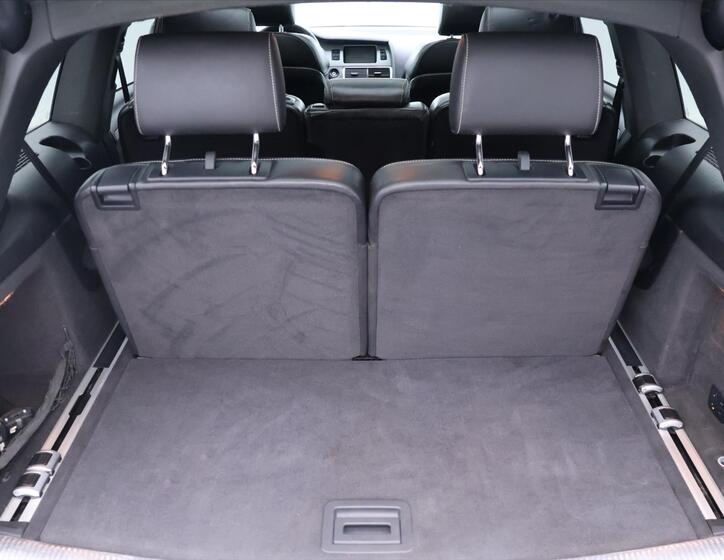 Audi Q7 10