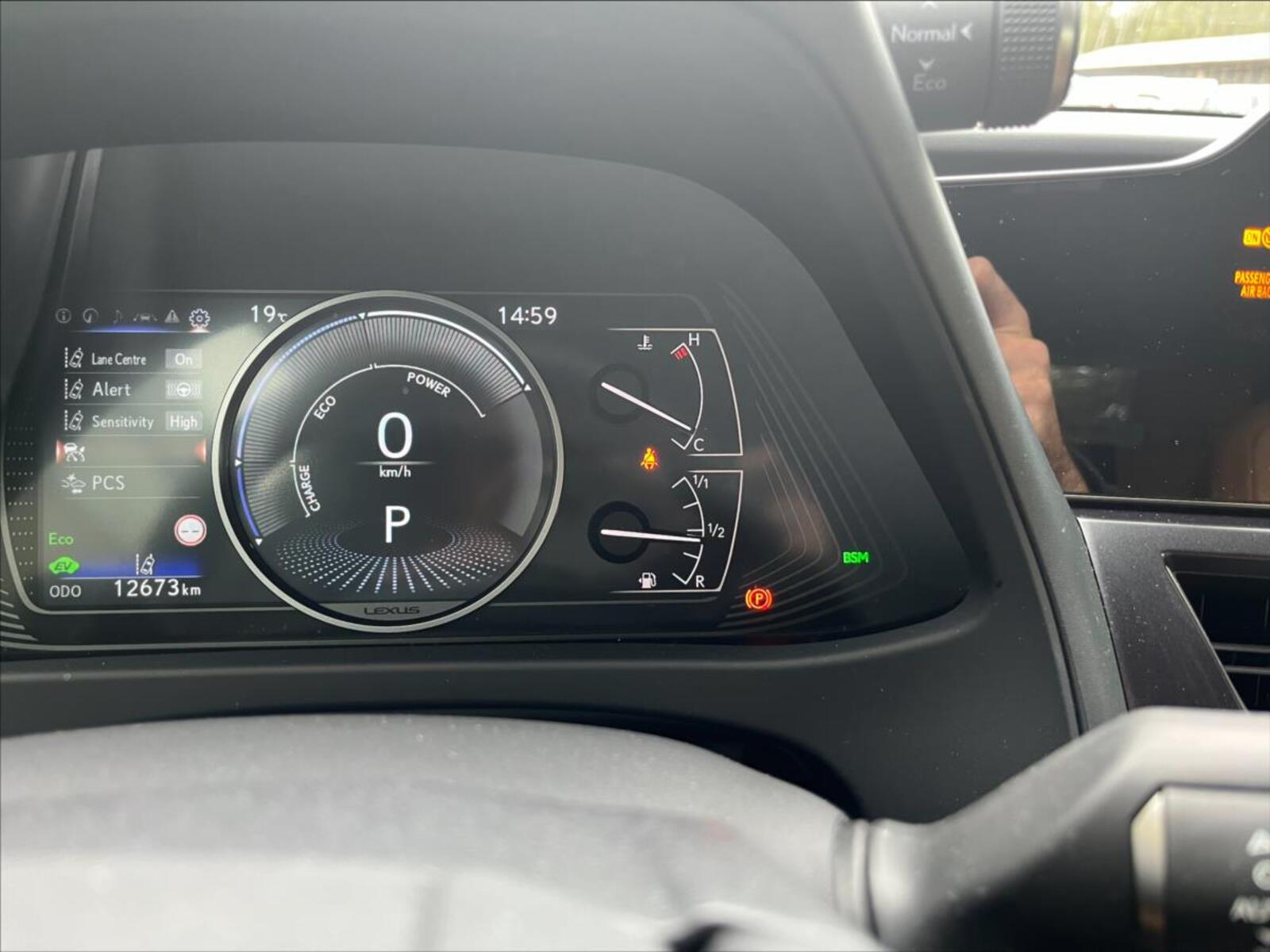 Lexus UX 250h 6