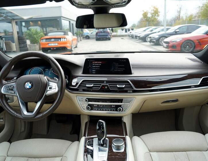 BMW Řada 7 27