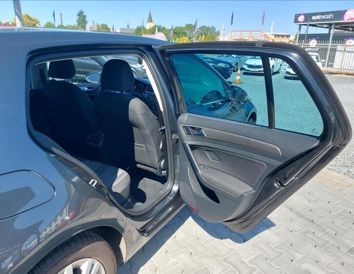 Volkswagen Golf 22