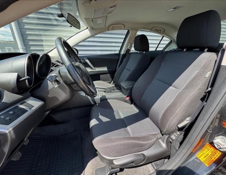 Mazda 3 11