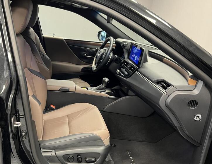 Lexus ES 300h 7