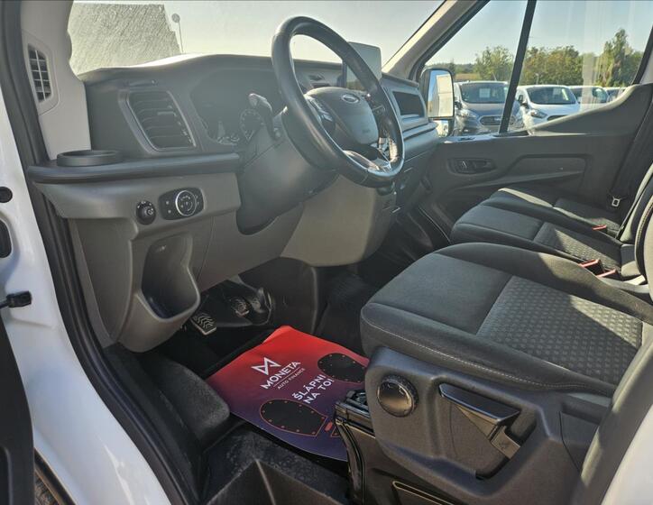 Ford Transit 8