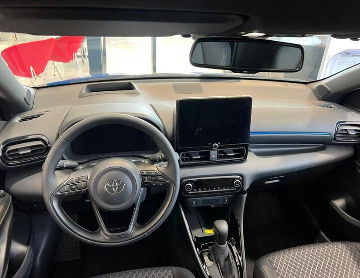 Toyota Yaris 8