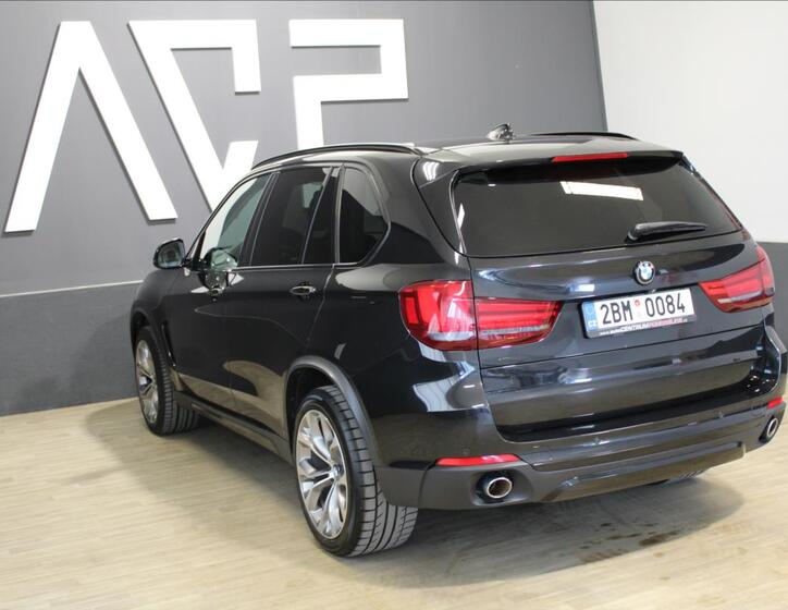 BMW X5 8