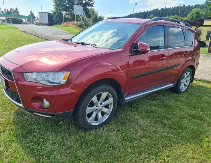 Mitsubishi Outlander 4