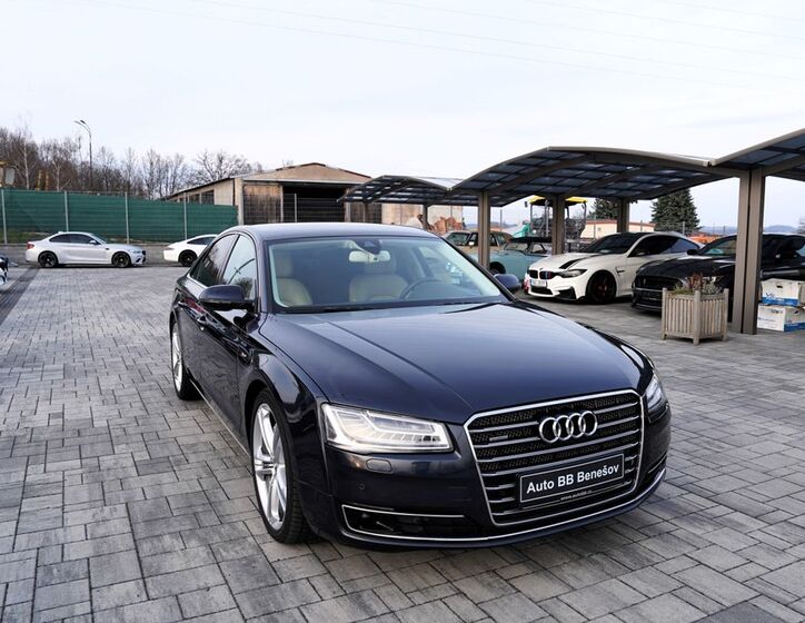 Audi A8 8