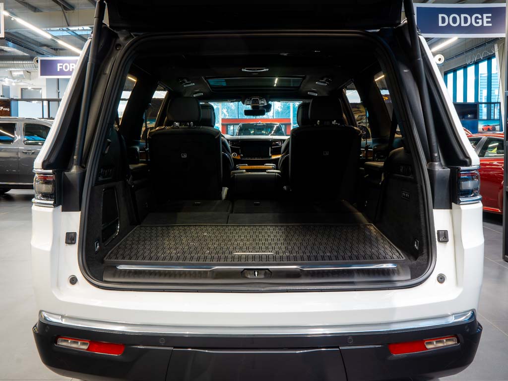 Jeep Grand Wagoneer