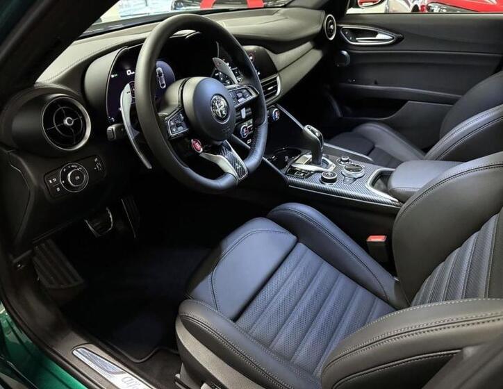 Alfa Romeo Giulia 8