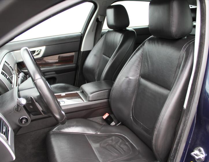 Jaguar XF 10