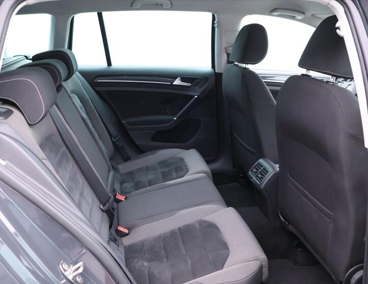 Volkswagen Golf 15