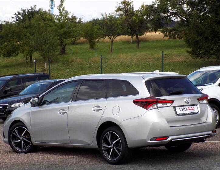 Toyota Auris 6