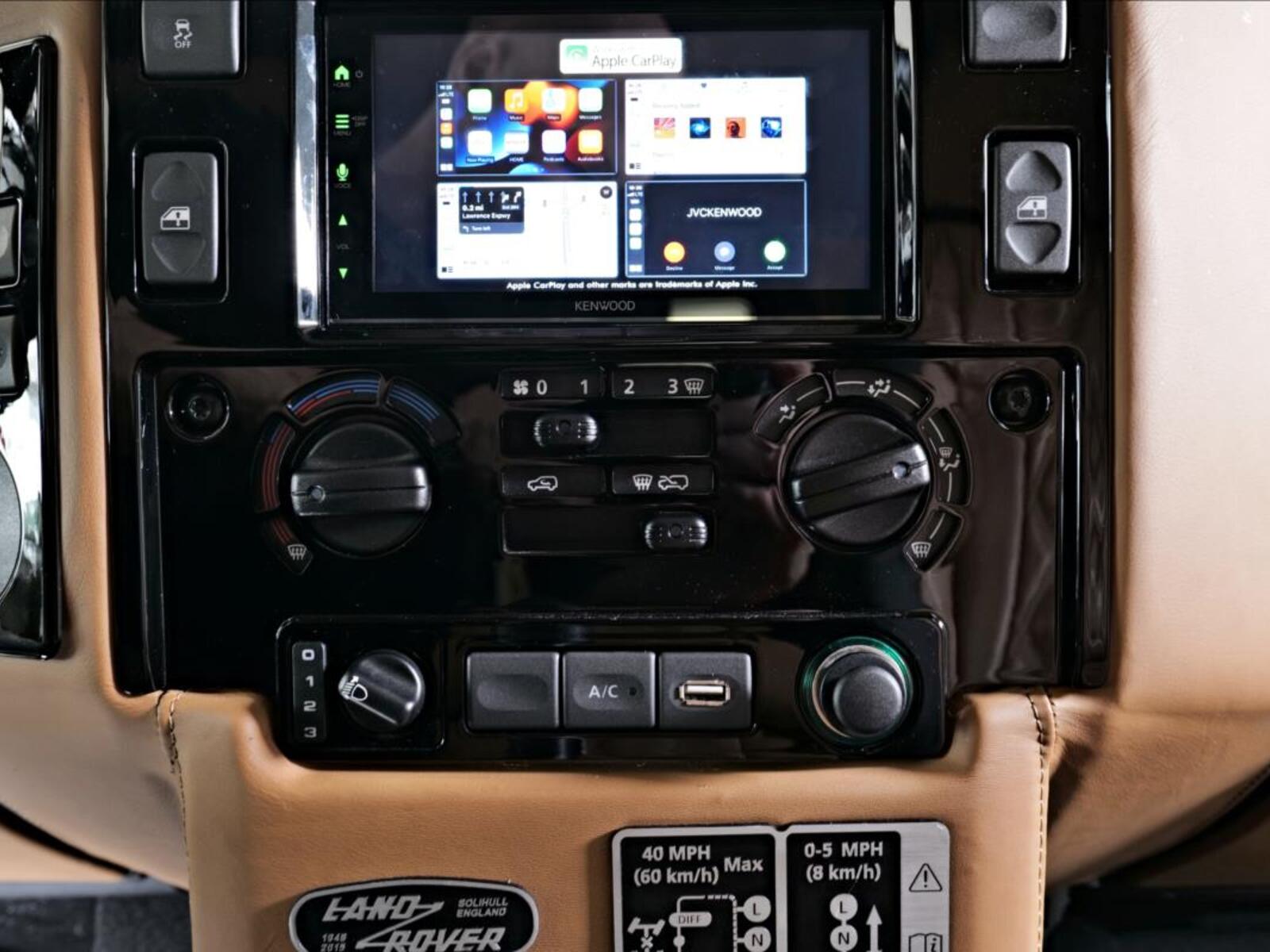 Land Rover Defender 19