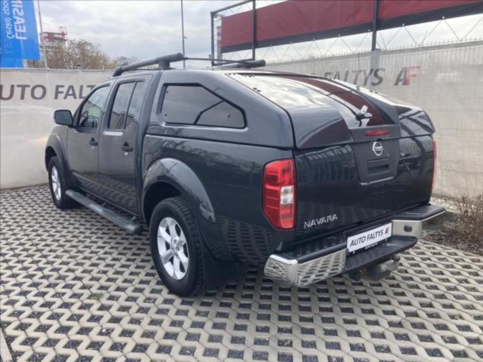 Nissan Navara 5