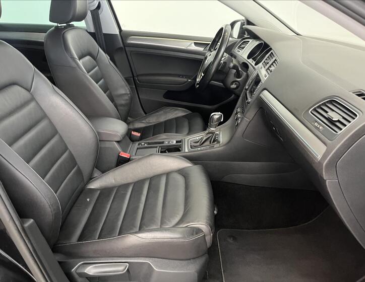 Volkswagen Golf 24