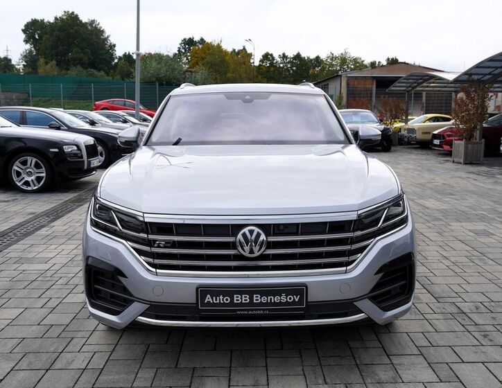 Volkswagen Touareg 1
