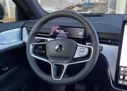Volvo EX90 17