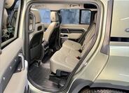 Land Rover Defender 12