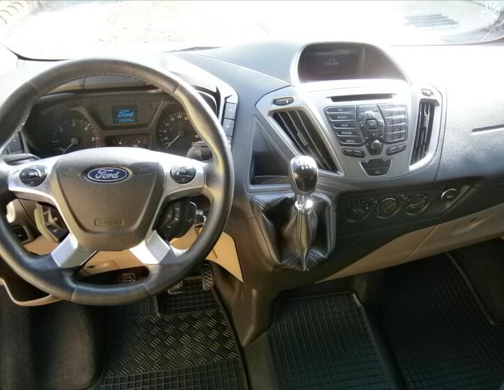 Ford Tourneo Custom 19