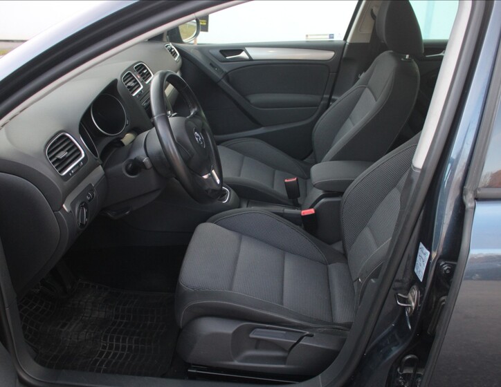 Volkswagen Golf 9