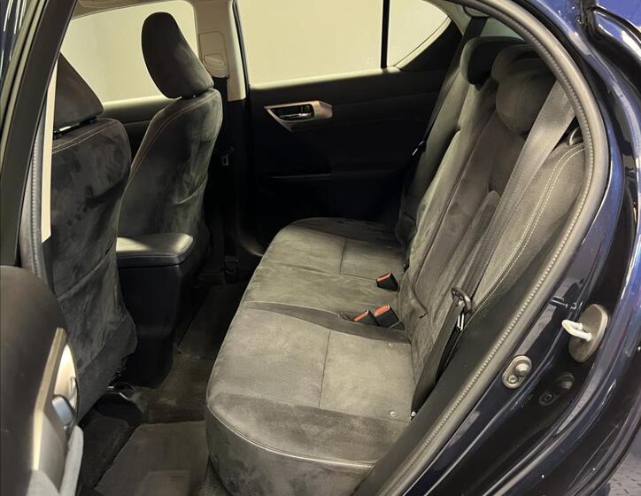 Lexus CT 200h 8