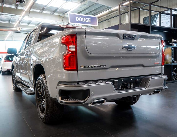 Chevrolet Silverado 2