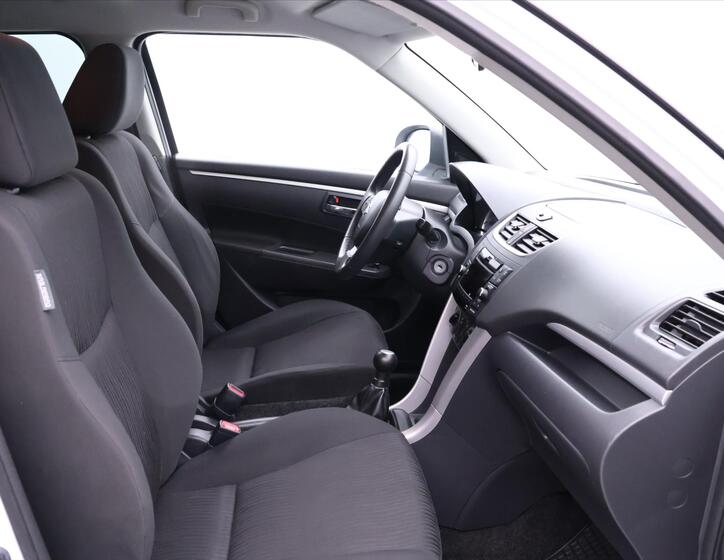 Suzuki Swift 13