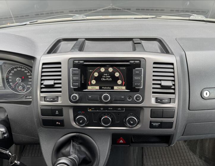 Volkswagen Multivan 14
