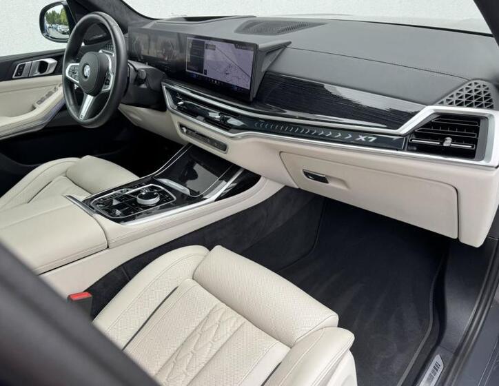 BMW X7 9