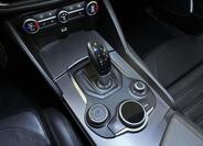 Alfa Romeo Giulia 14