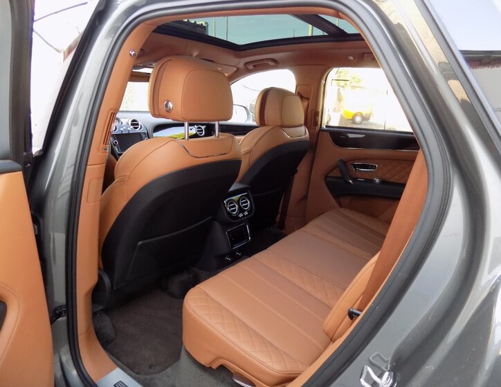 Bentley Bentayga 11