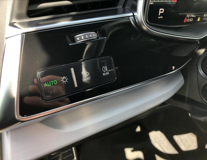 Audi SQ8 20