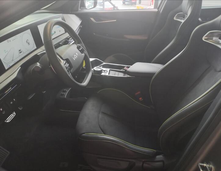 KIA EV6 8