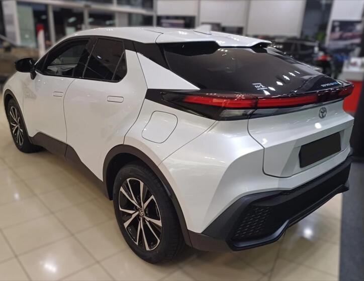 Toyota C-HR 4