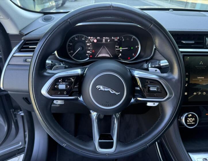 Jaguar F-Pace 15