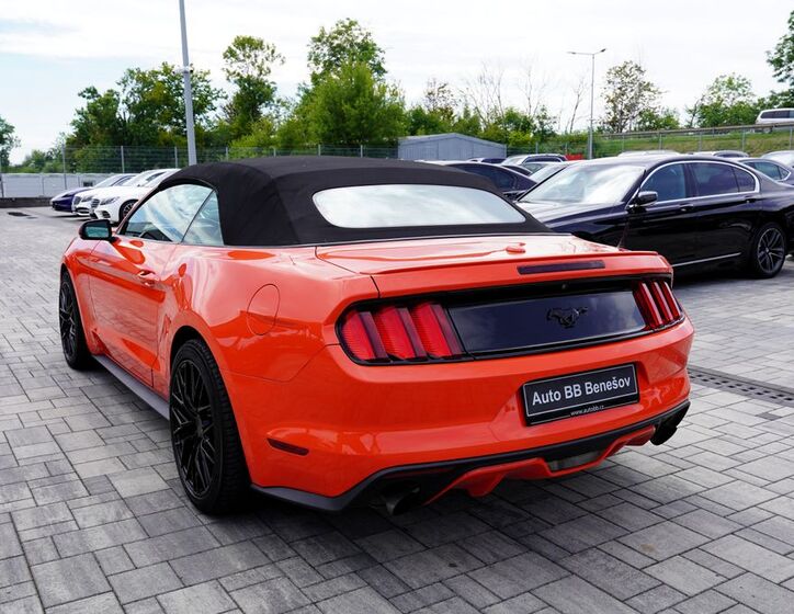 Ford Mustang 4
