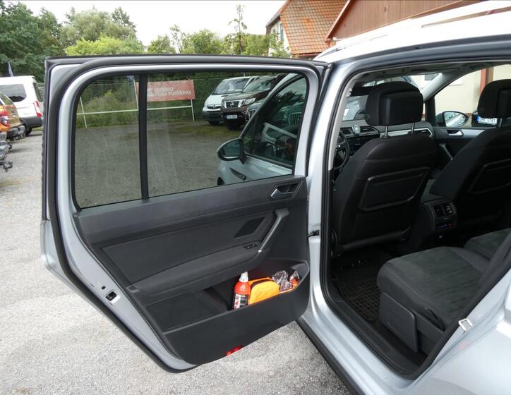 Volkswagen Touran 24