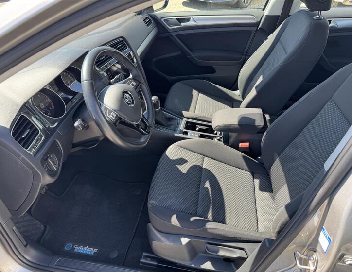 Volkswagen Golf 12