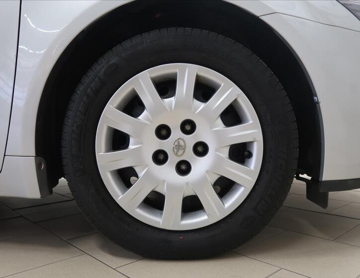 Toyota Avensis 31
