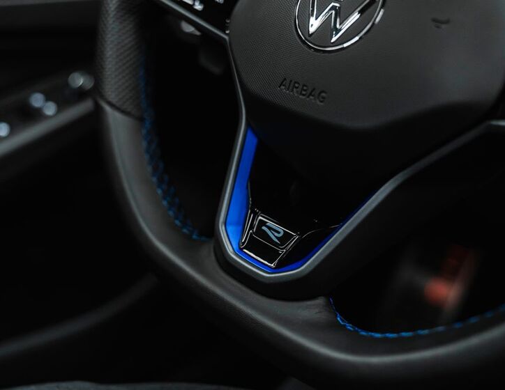 Volkswagen Golf 16